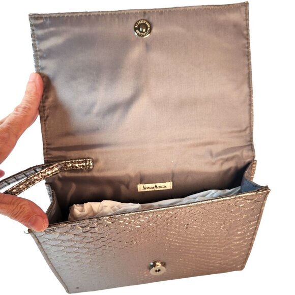 Neiman Marcus Embossed Leather Metallic Clutch with Perfum Samples NEW w/Tag - Picture 6 of 7